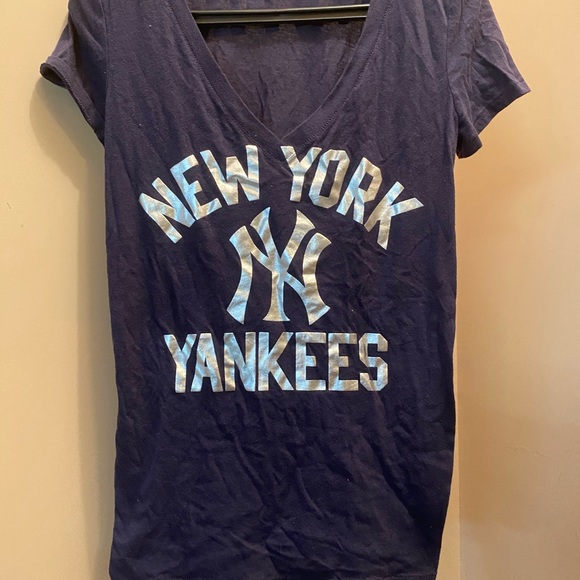pink yankees shirt